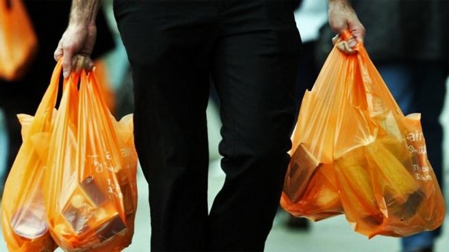 В Англии ввели обязательную плату за пластиковые пакеты в супермаркетах
