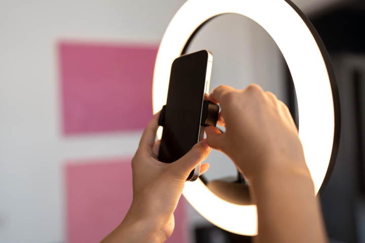 Каждый третий россиянин покупал товары по рекомендациям блогеров &ndash; исследование