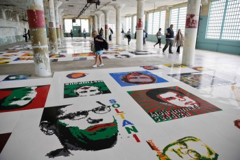 Китайский оппозиционер заставил Lego поменять правила