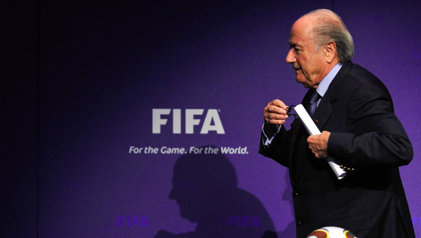 Adidas и Coca-Cola поддержали уход главы FIFA