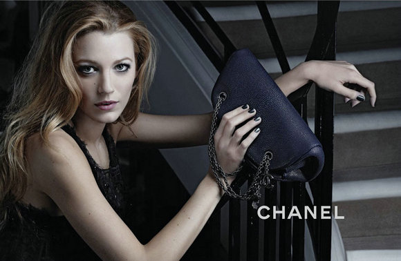 Chanel снизит цены на сумки в России и Китае