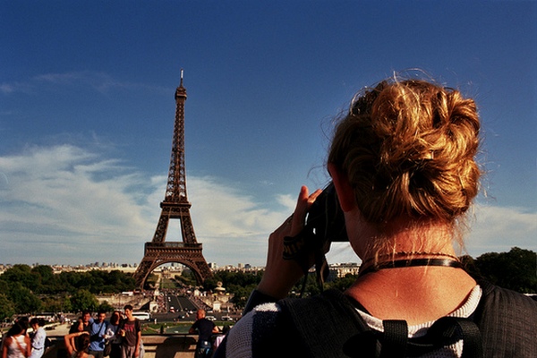 Российские туристы в июле увеличили траты в Европе на треть 
