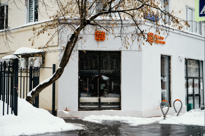 «Много Лосося» проводит проверки после сообщений об отравлении роллами