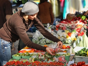 ВЦИОМ: качеству отечественных продуктов доверяют около 70% россиян