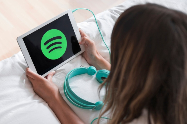 Spotify начнет продавать печатные книги
