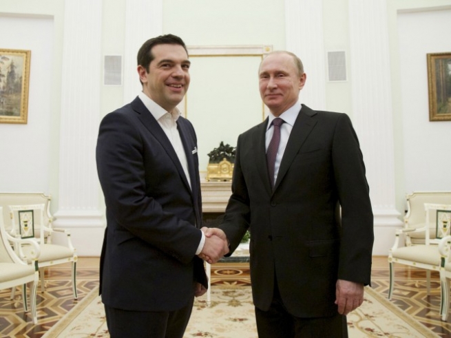 Путина попросили снять продэмбарго с Греции
