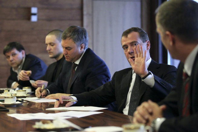 Медведев поручил наладить мониторинг продовольственного рынка