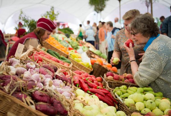 Правительство: рынки и ярмарки помогут снизить цены на овощи и фрукты