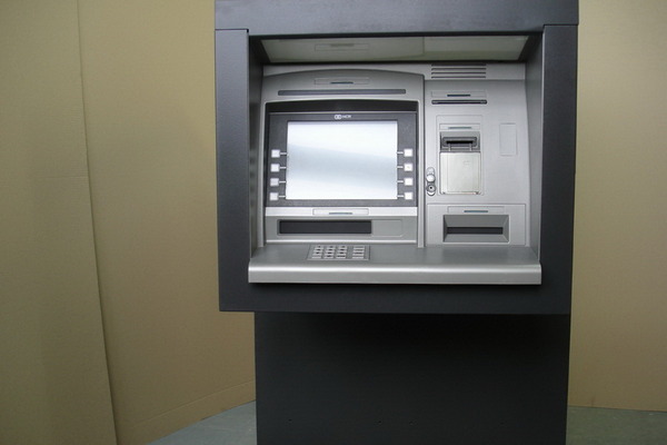 В самых популярных в России банкоматах обнаружили уязвимость 