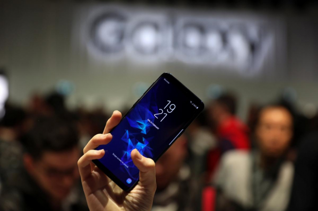 Samsung представила новые версии флагманских смартфонов