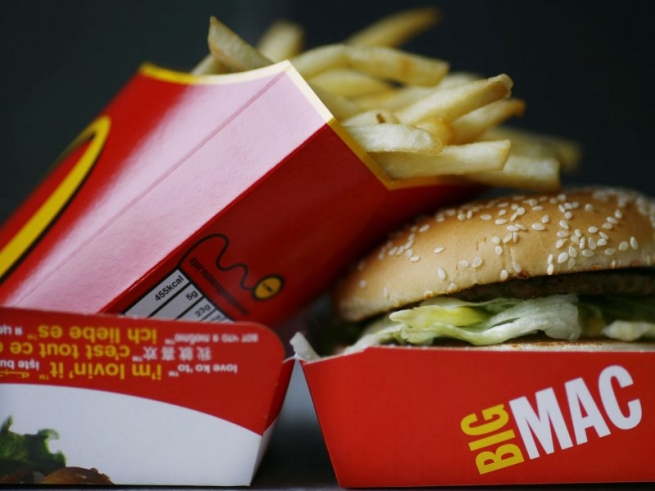 Прибыль Макдоналдс упала на 21% в четвертом квартале 2014 года