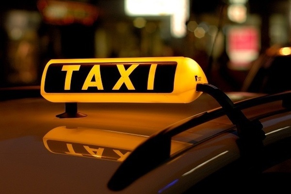 ФАС заинтересовалась повышением цен такси-агрегаторов в праздники