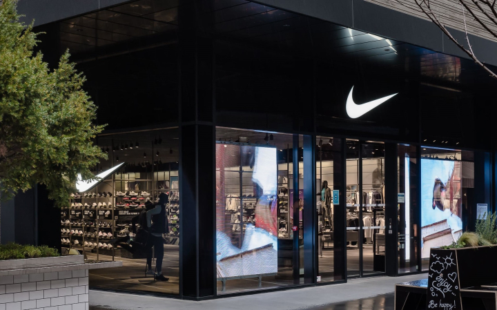 Квартальная чистая прибыль Nike сократилась на 35%