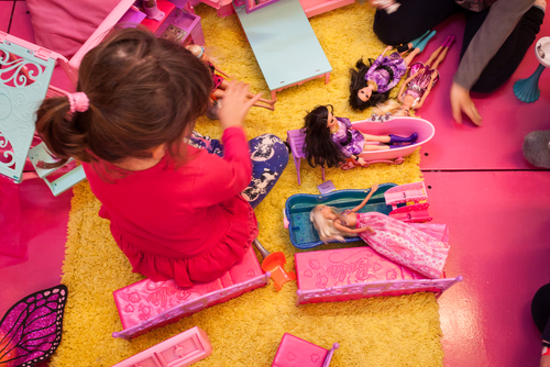 Популярная кукла Barbie может не пройти экспертизу игрушек в России
