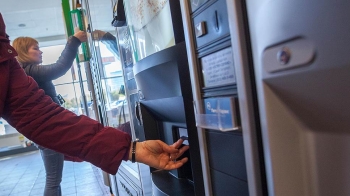 В Подмосковье хотят запретить продажу энергетиков через автоматы