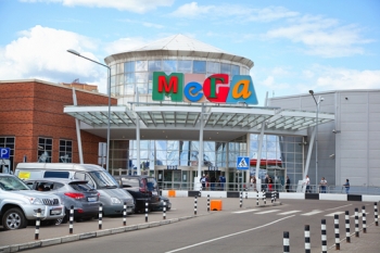 Посещаемость торговых центров «Мега» в России упала за год на 4%