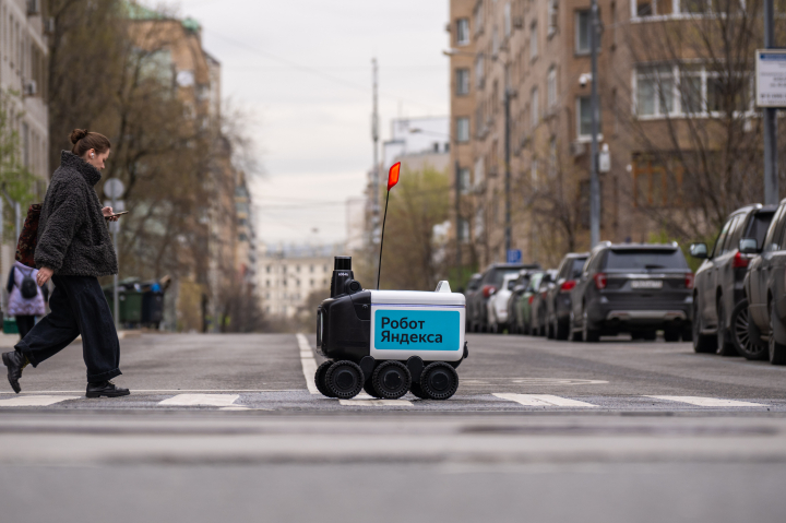 2gmck7x67jrfalofwb58qdcvb6qiaken Роботы-курьеры «Яндекса» с помощью нейросети увеличили скорость доставки заказов на 10%