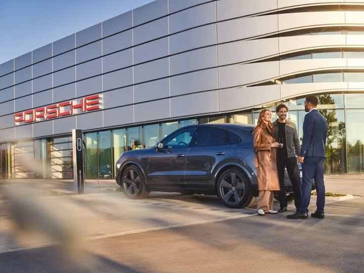 Porsche продает свою долю в Bugatti Rimac