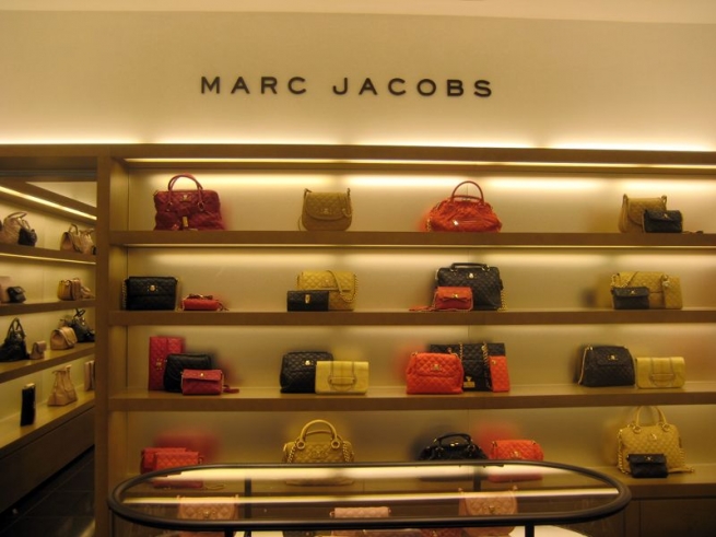 70% аксессуаров Marc Jacobs стали дешевле $500