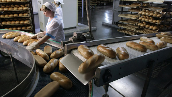 Производителей обяжут обогащать хлеб и воду йодом