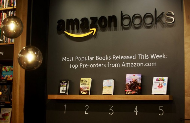 Amazon открывает свой первый книжный офлайн-магазин