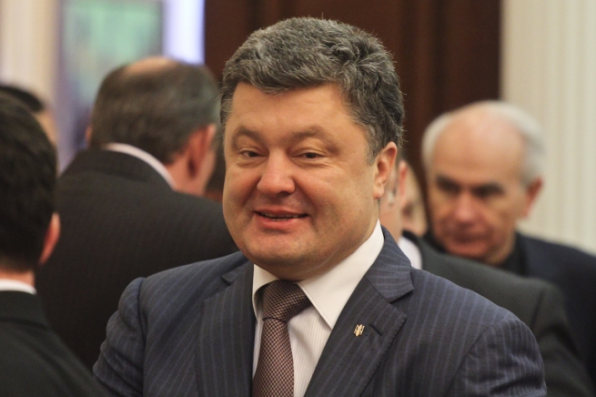 Владелец Roshen уверенно побеждает на президентских выборах на Украине