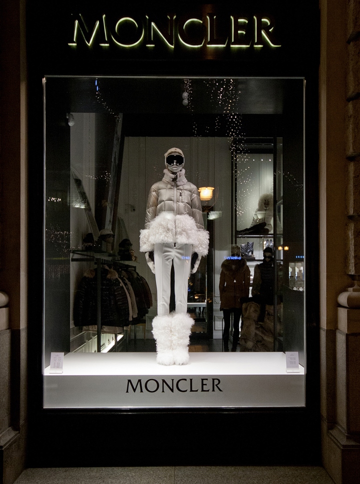 Moncler-Windows-2015-Winter-Budapest-Hungary-06.jpg