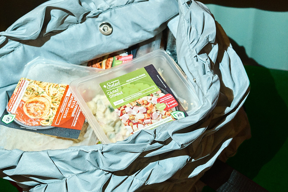 X5 и дизайнер Анастасия Селиванова создали модную сумку для готовой еды (ФОТО)