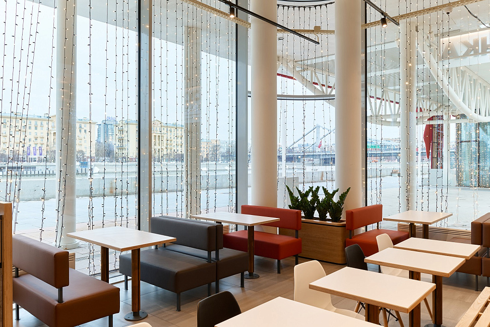 &laquo;Вкусно &mdash; и точка&raquo; откроет флагман с роботами-официантами (ФОТО)