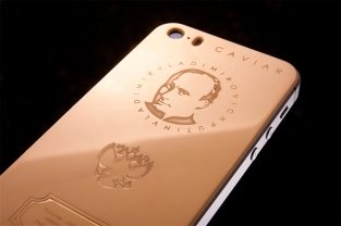 Золотые айфоны с Путиным распродали за один день