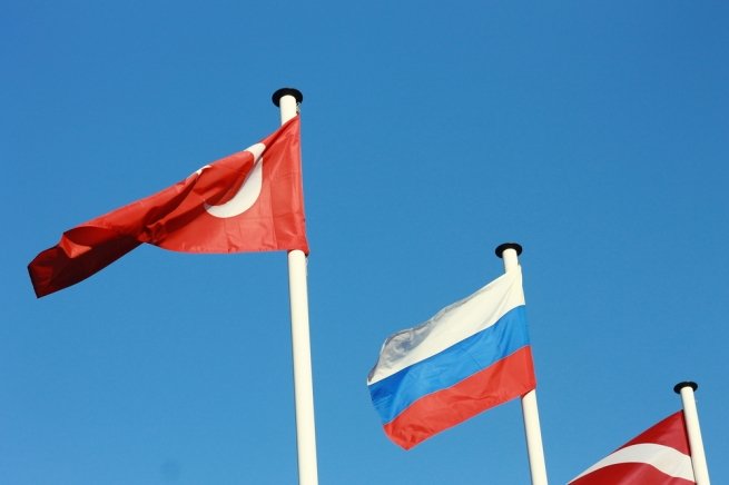 Россия пока не будет снимать запрет на поставки продукции из Турции