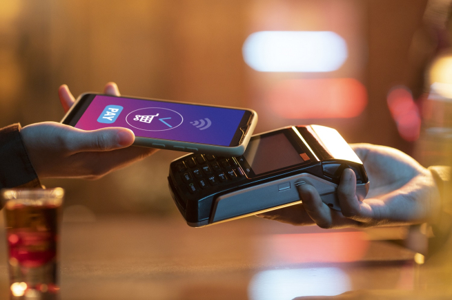 ВТБ первым тестирует аналог Apple Pay ВТБ первым тестирует аналог Apple Pay