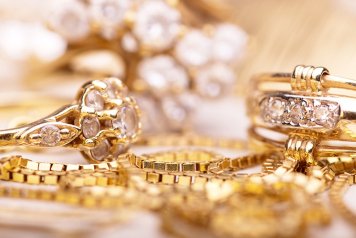 Спрос на бюджетные украшения у россиян вырос на 19%