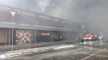 ТЦ «Стройпарк» горит в подмосковной Балашихе