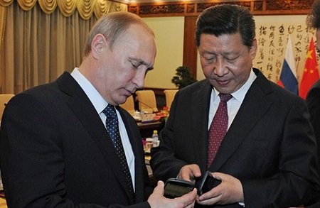YotaPhone 2 заменит iPhone российским чиновникам