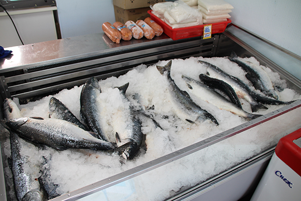 Роспотребнадзор назвал долю небезопасной рыбной продукции в Москве