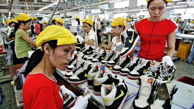 Nike и adidas сокращают производство на фоне закрытия более трети вьетнамских швейных фабрик