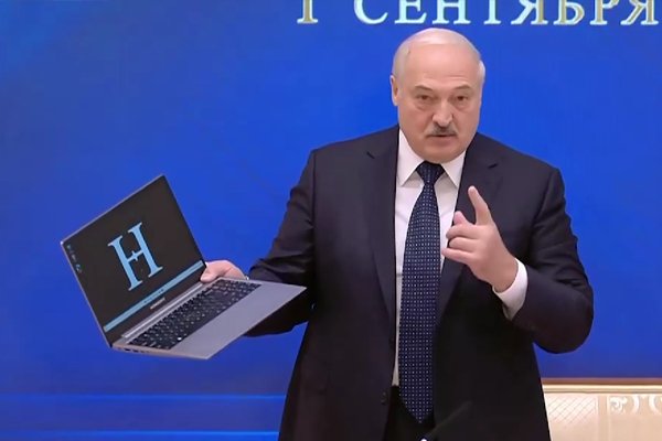 Лукашенко представил собранный на заводе «Горизонт» первый белорусский ноутбук