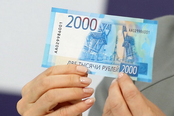 В новосибирских магазинах не принимают к оплате новые банкноты (видео)