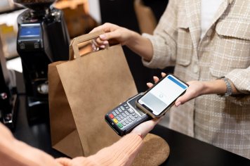 Авито Работа: средние зарплаты в ритейле за год выросли на 28%