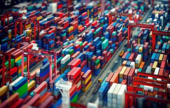 Объем контейнерного импорта в Россию сократился на 60%