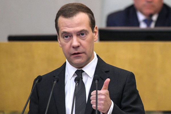 Медведев: Малый бизнес не должен управлять крупными ТЦ