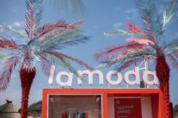 Lamoda открыла специальную зону для отдыха и шопинга на пляже в Сочи