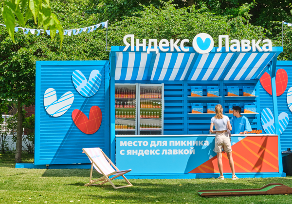 В Москве появились брендированные кафе Яндекс Лавки