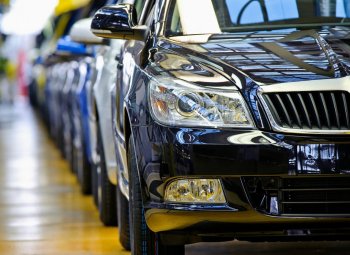 Продажи машин в России могут упасть на 20 % из-за утильсбора и ослабления рубля