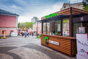 ВкусВилл открыл первый фирменный киоск в парке