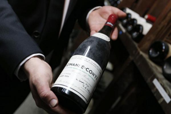 Бутылку вина за рекордные 4 млн рублей продали на аукционе в Москве