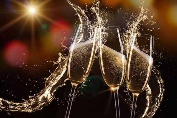 В Новый год в России могут разрешить круглосуточную продажу шампанского
