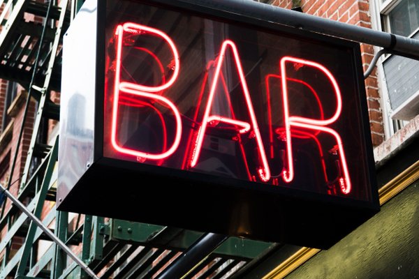 Спрос на изготовление вывесок в России за год вырос в 7 раз