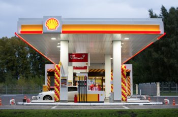 Shell оценила чистые расходы от продажи своих АЗС и завода в России в 83 млн долларов